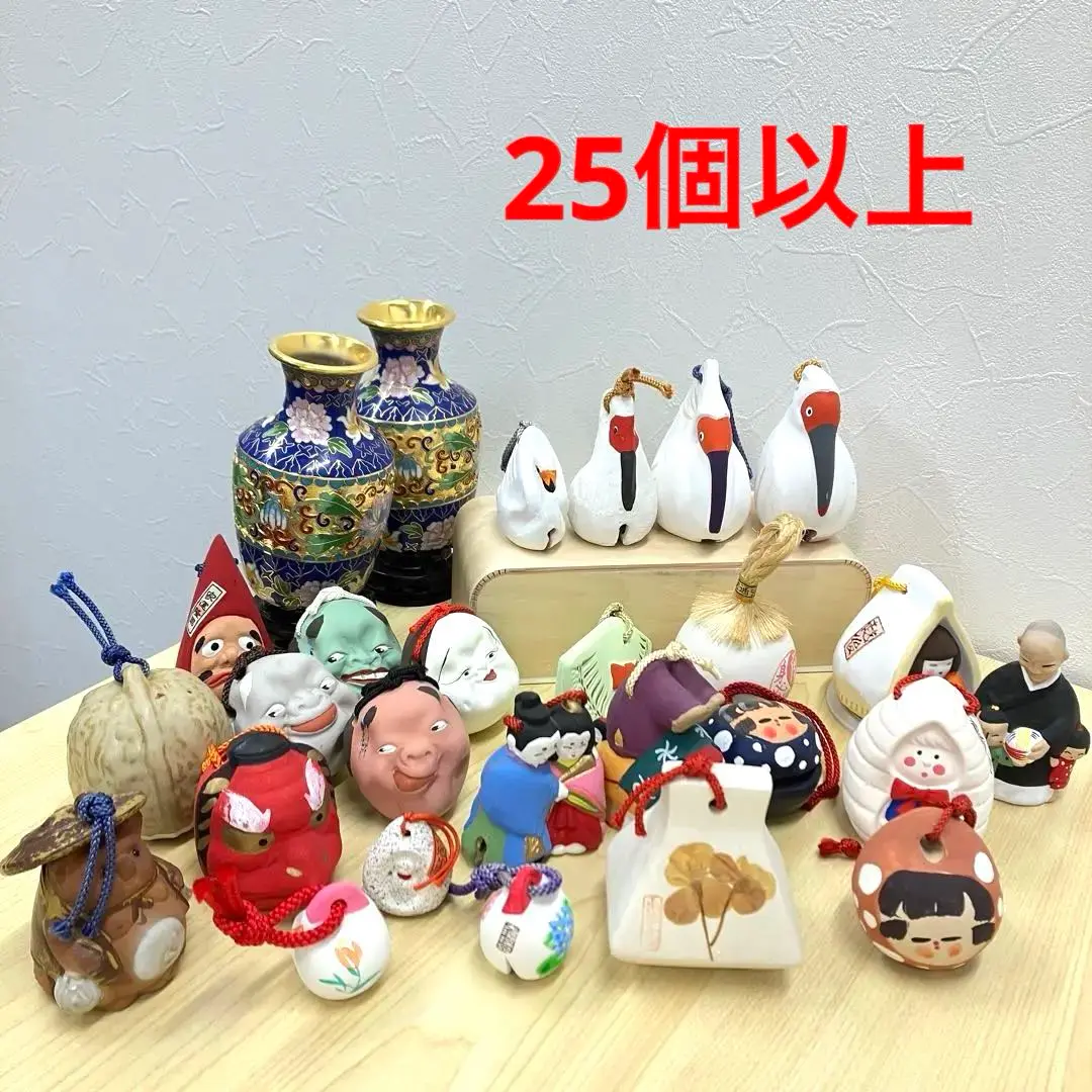 【昭和時代の全国の土鈴】107個　鋳物鈴他34個　まとめ売り 外国の方へお土産♡ 昭和時代の全国の土鈴】107個鋳物鈴他34個まとめ売り 外国の方へ