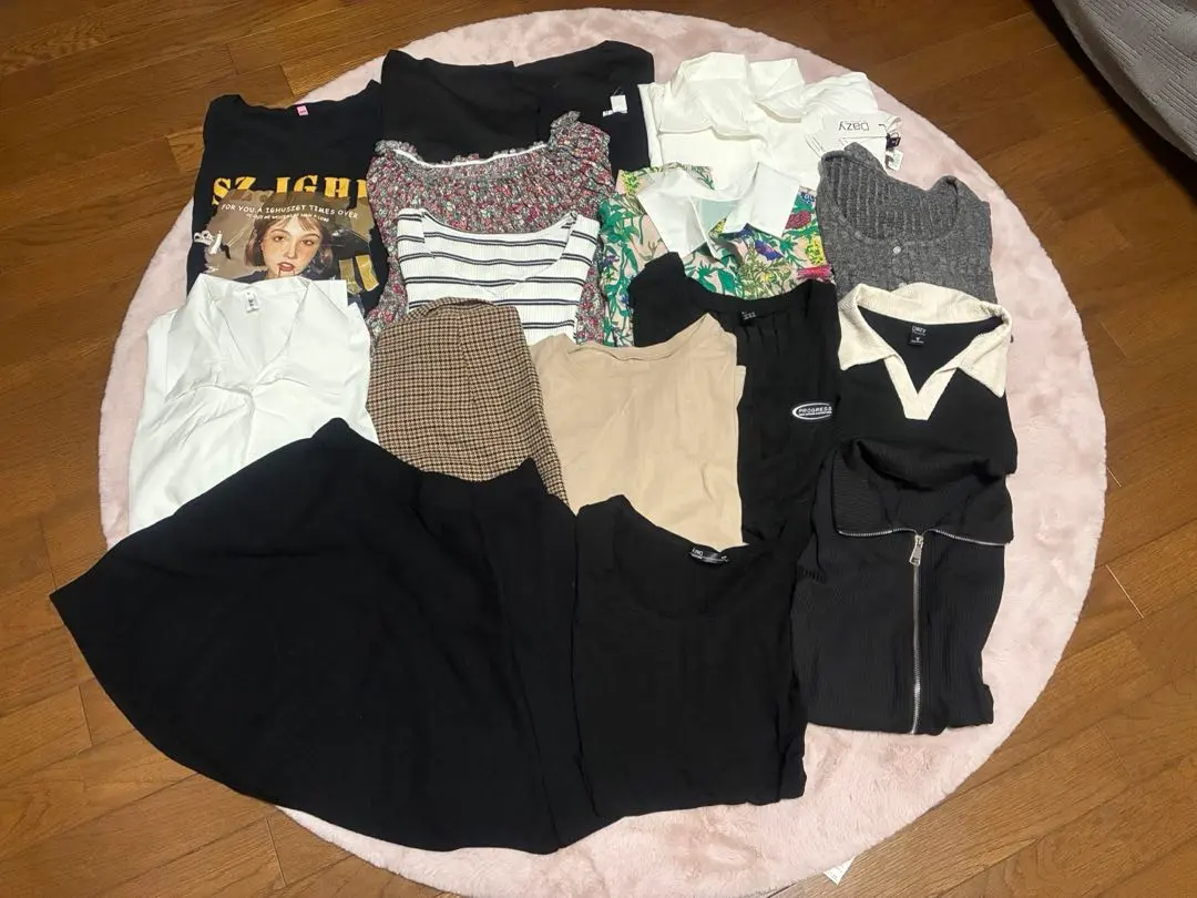 Thumbnail of Casual Women's 15-Piece Set-Up Bundle