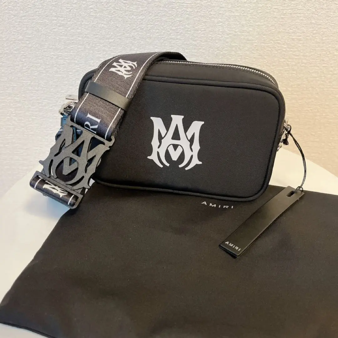 新品未使用 AMIRI ボディバッグ ショルダーバッグ ブラック/グレー AMIRI MA ロゴ クロスボディバッグ 人気 (AMIRI/ショルダー