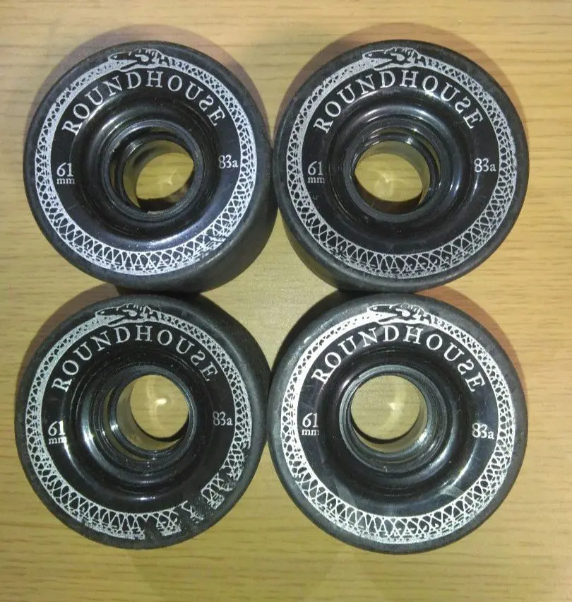 カーバー ウィール ROUND HOUSE 70mm 78a ベアリング付未使用 Roundhouse by Carver MAG Wheels- Smoke 70mm/78a (Set of 4