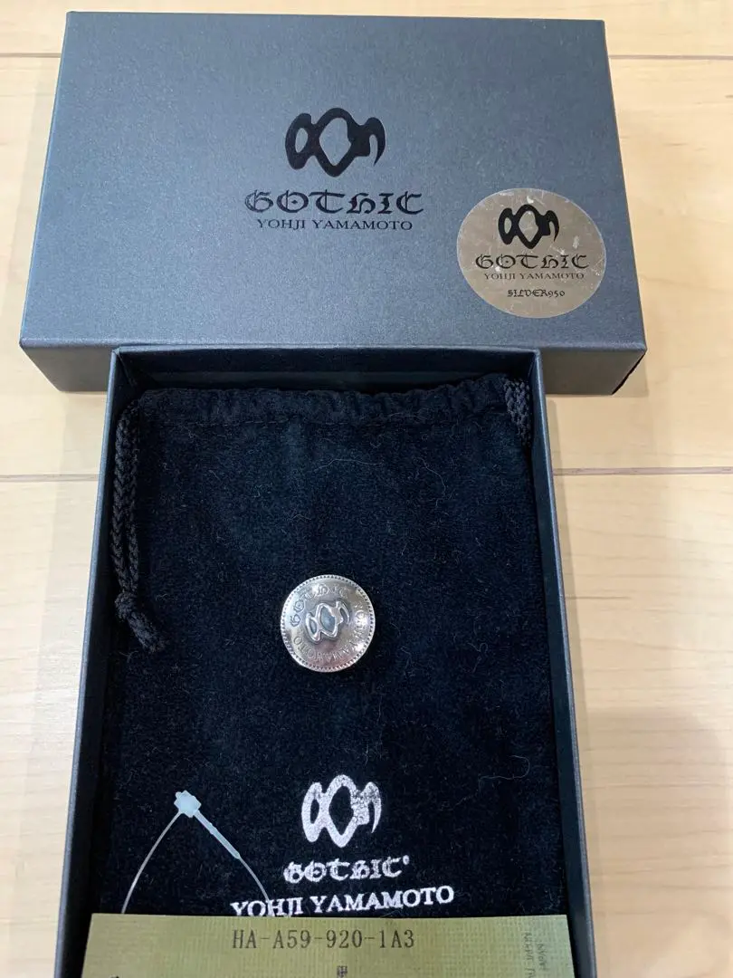 Yohji Yamamoto 本人横顔バッジ　アクセサリー　小物　バッチ Yohji Yamamoto 本人横顔バッジアクセサリー小物バッチ