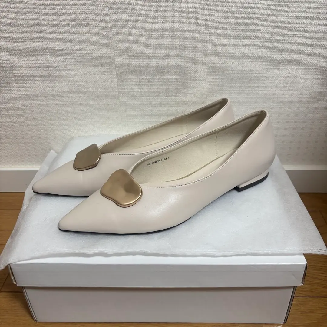 Thumbnail of RANDA Pointed Metal Motif Flat Shoes