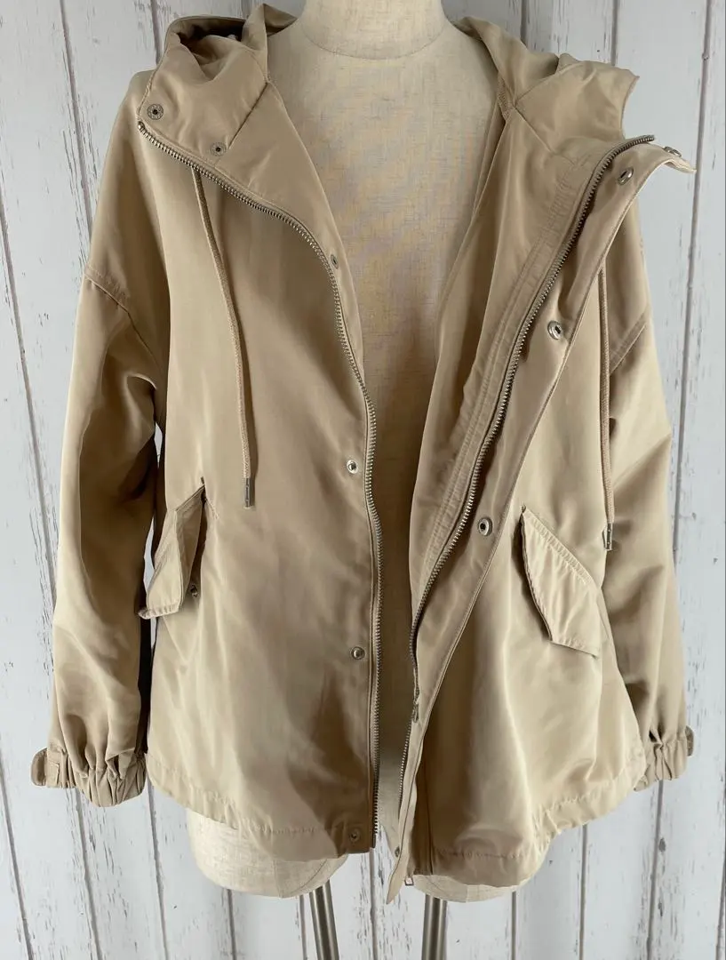 Thumbnail of Beige hooded mountain parka