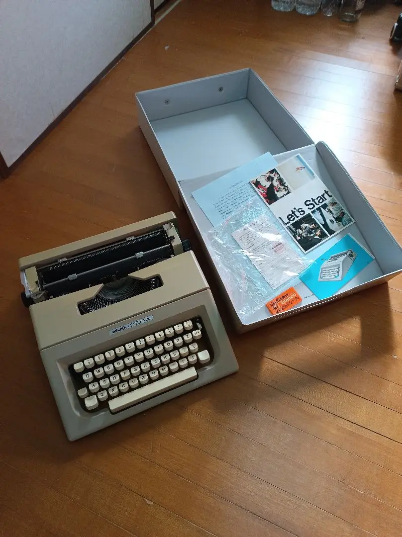 タイプライター　olivetti LETTERA25 OLIVETTI Lettera 25 タイプライター インクリボン交換済み