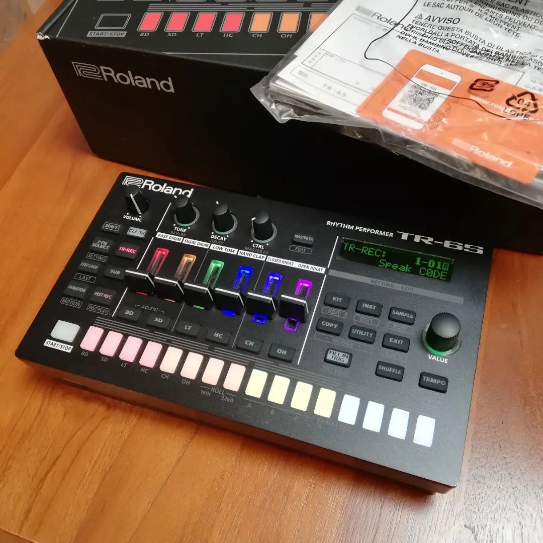 Roland TR-707 リズムマシン Roland TR-707 - Wikipedia