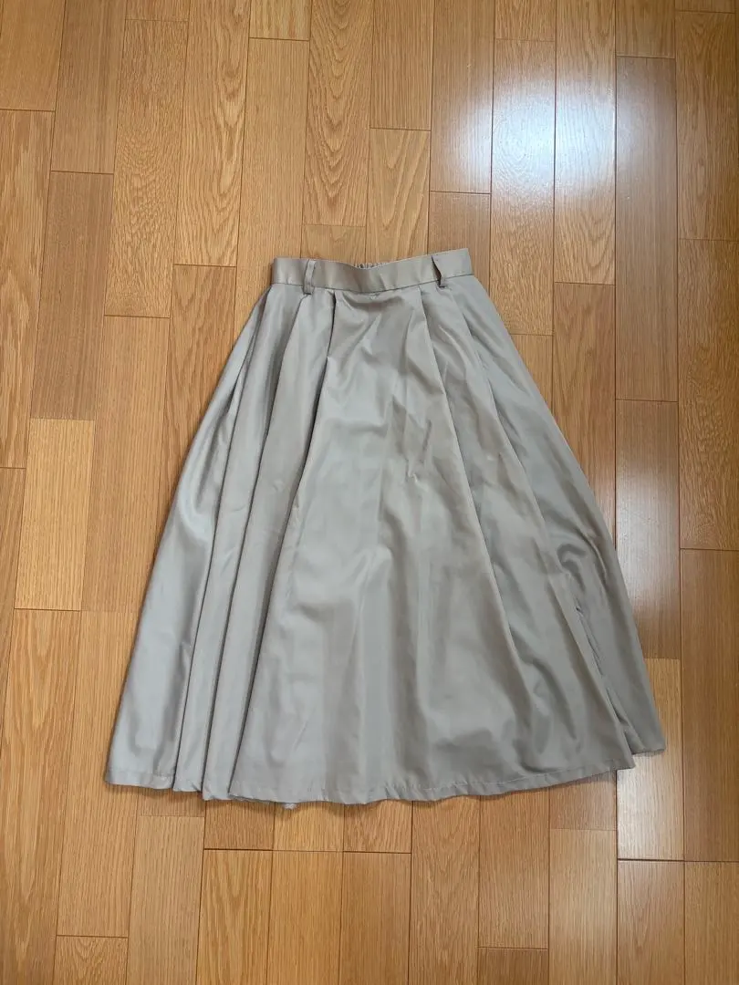 Thumbnail of FORME Aki Higashihara Water-Repellent Tuck Skirt