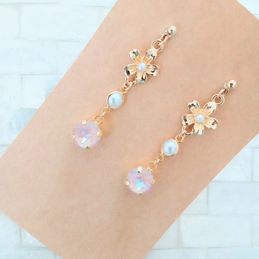 Thumbnail of Handmade earrings. 272