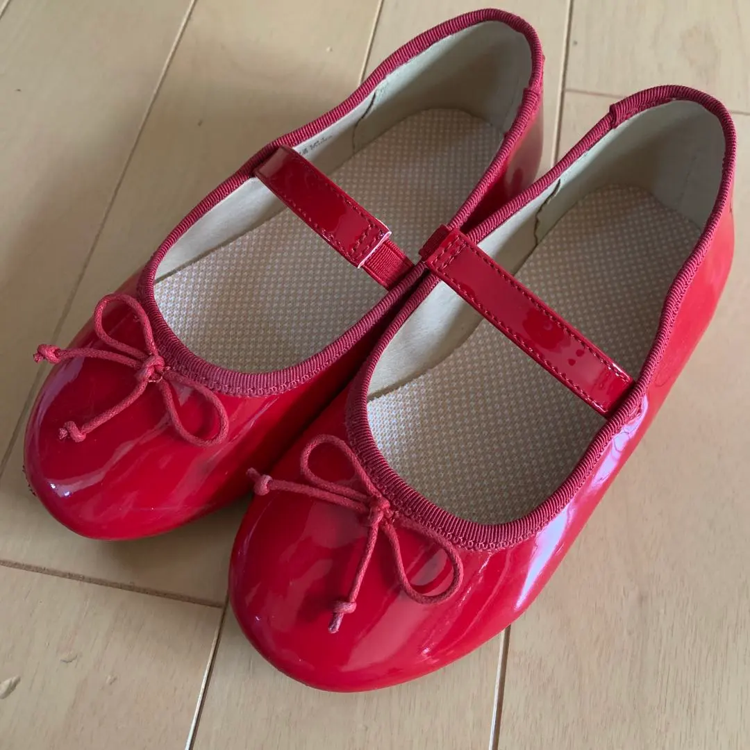 Thumbnail of Red ballet flats, 18 cm