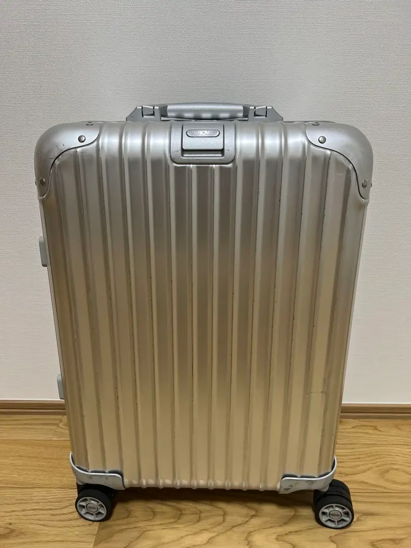 リモワ トパーズ 34L 機内持ち込み 4輪 シルバー RIMOWA】リモワ『トパーズ パイロット 34L 4輪』923.50 ユニ