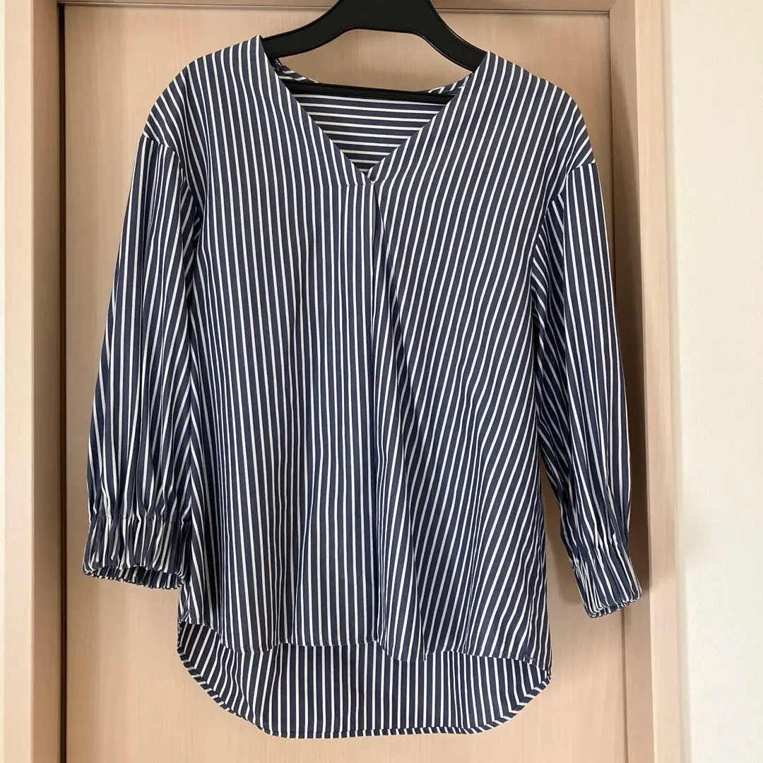 Thumbnail of Green Label Relaxing Broad V-Neck Gathered Sleeve Blouse