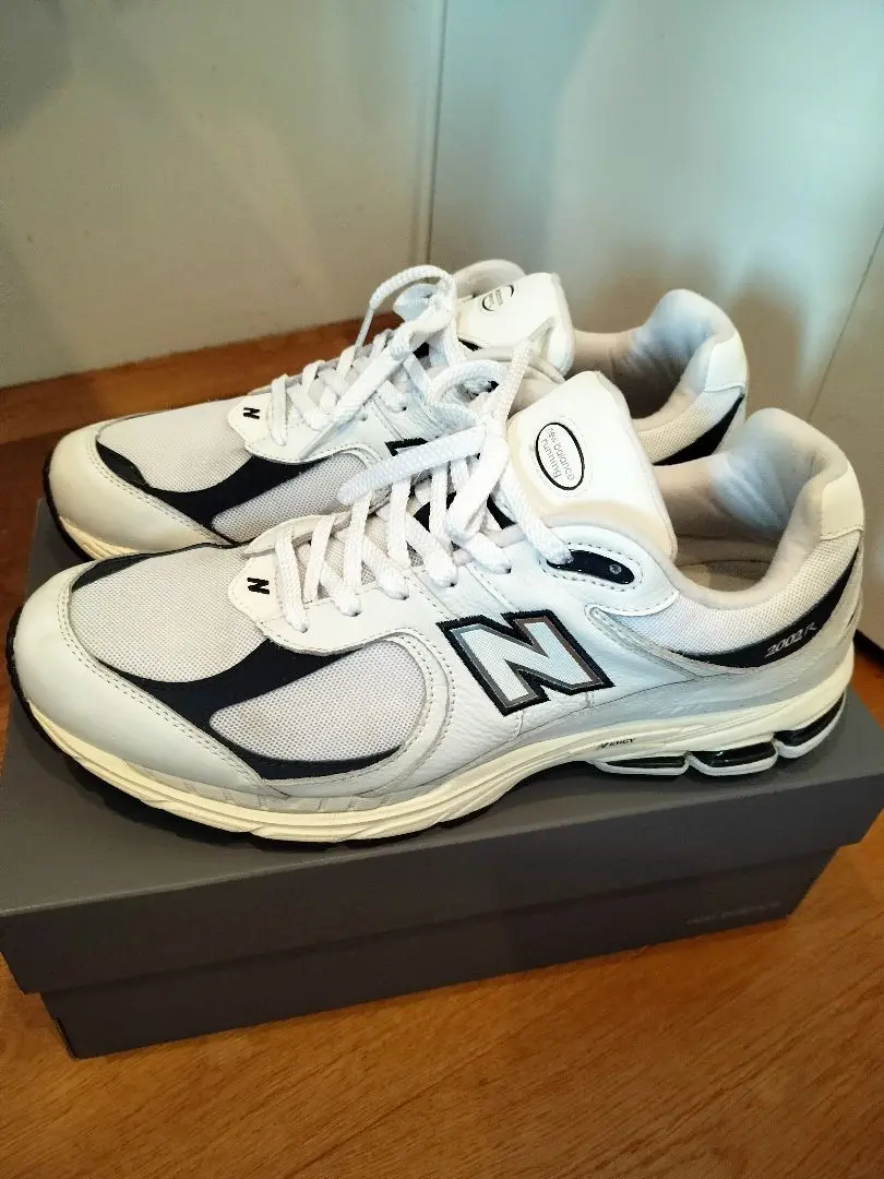 美品New Balance M2002RHQ 27.5㌢ホワイト ネイビー New Balance ニューバランス スニーカー 2002 M2002RHQ WHITE