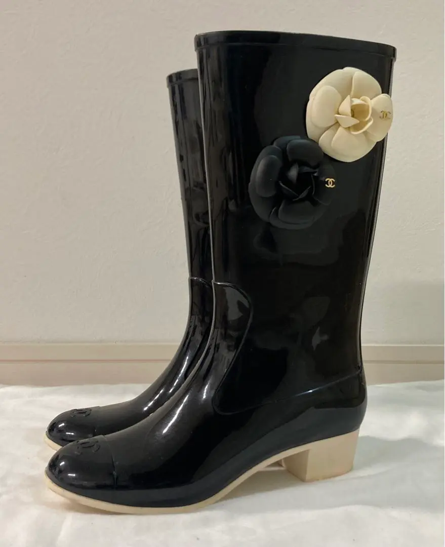 CHANEL 正規品　カメリア　レインブーツ　38 24.5 シャネル 長靴　黒 2025年最新】シャネル レインブーツ 38の人気アイテム - メルカリ