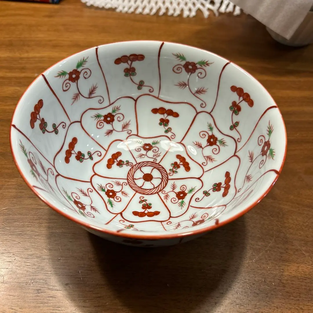Thumbnail of Arita-yaki (Arita ware) Gen'emon, Akae Nishiki (red-enameled brocade) Nazuna (shepherd's purse) pattern noodle bowl