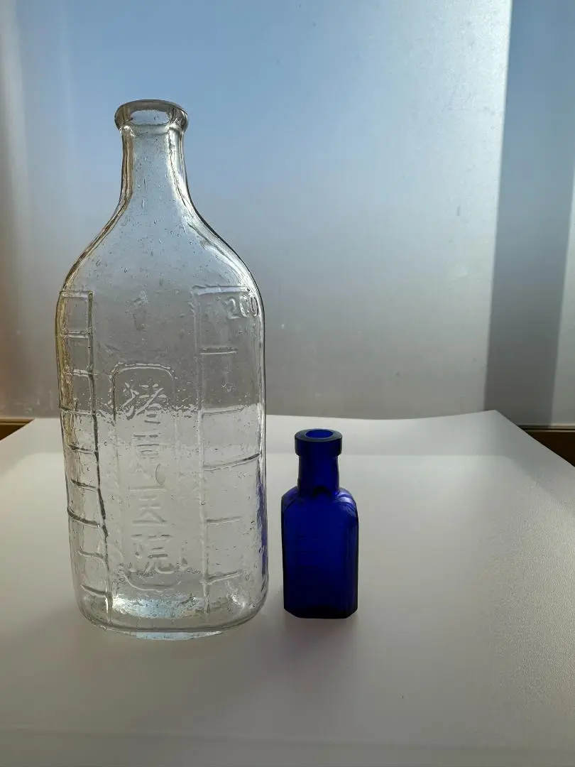 瓶　骨董品　レトロ瓶　ガラス瓶　薬瓶　歯薬　天國堂 Yahoo!オークション -「薬瓶 青」(その他) (ガラス)の落札相場