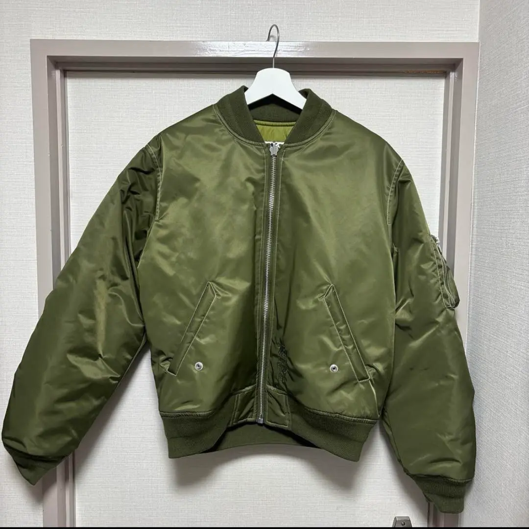 Stussy リバーシブル　ボンバージャケット風薄めダウン　ブルゾン STUSSY ステューシー ジャケット メンズ Quilted Bomber Waxed