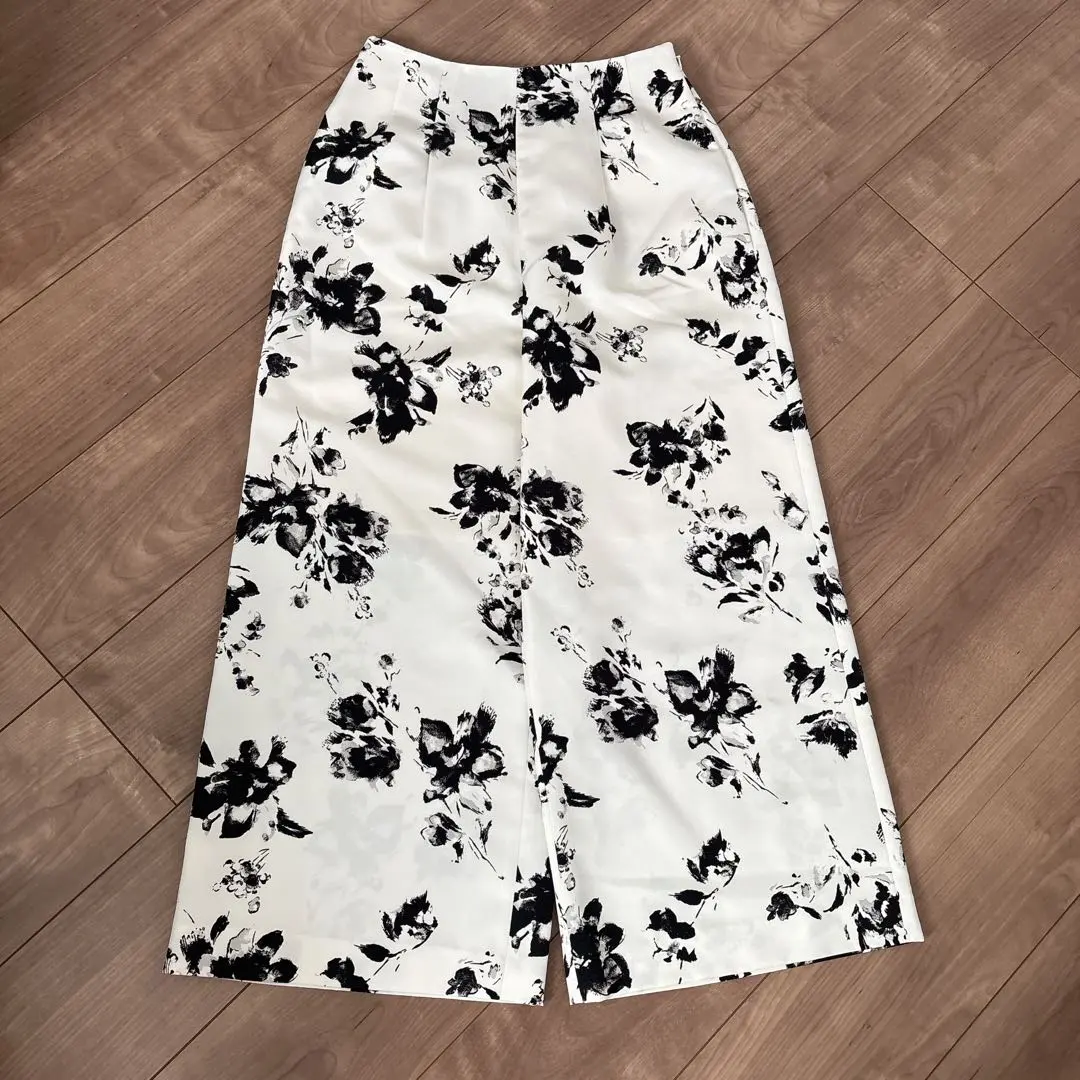 Thumbnail of 【Brand New with Tag】CELFORD Flower Print Gaucho Pants, Size S