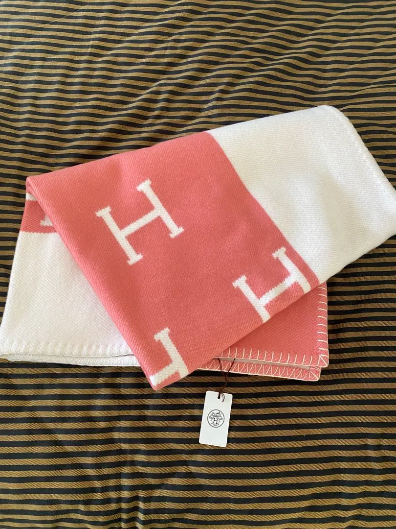Hermes エルメス✨アヴァロン ブランケット　シルク混　ロゴ　ブルー Hermes エルメス✨アヴァロン ブランケット シルク混 ロゴ ブルー