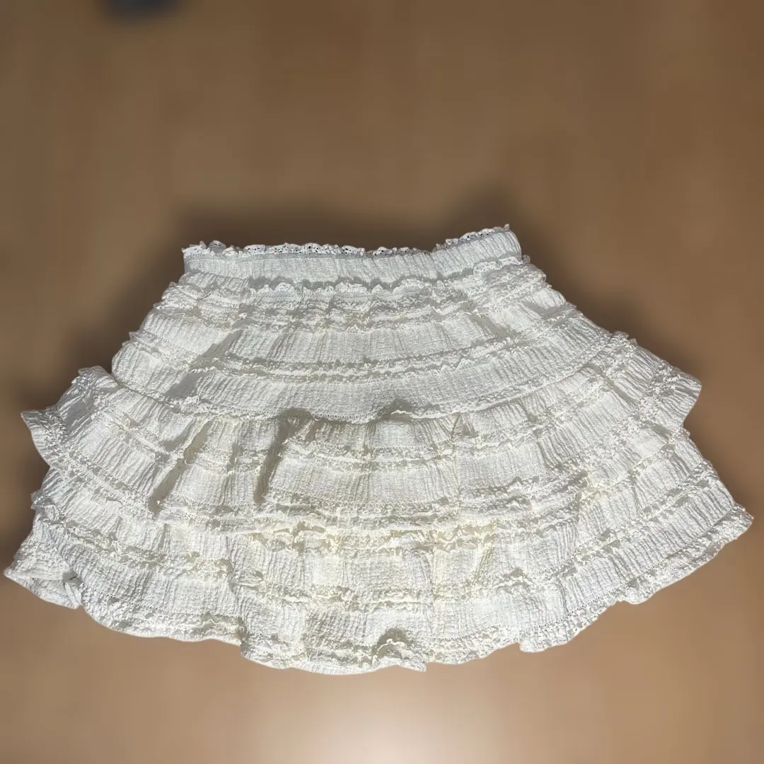 白色 荷葉邊 短裙 的縮圖