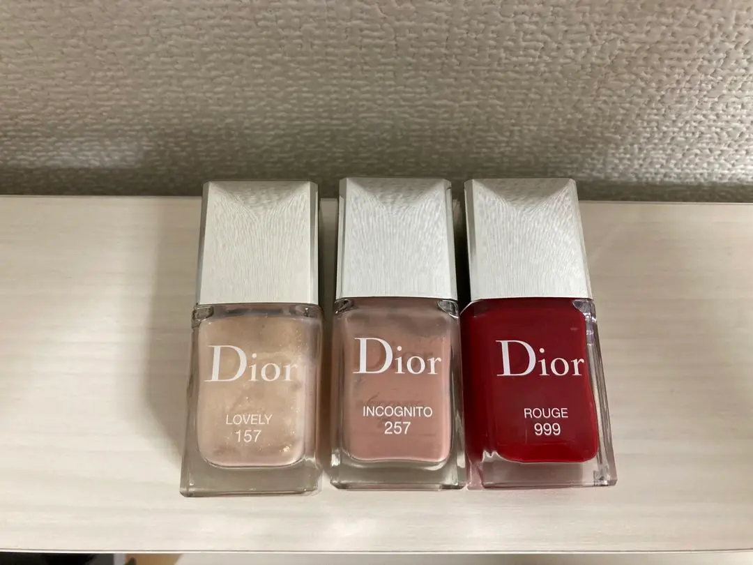 Dior ネイルカラー 25本　まとめ売り DIOR】ネイルポリッシュ 25本まとめ売り ネイルカラー・マニキュア