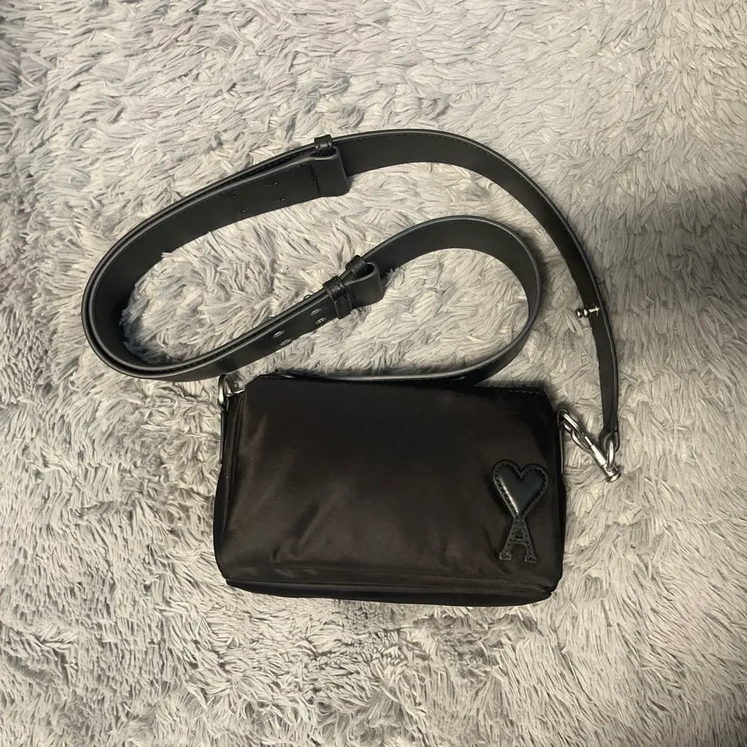 【極美品】AMI PARIS　アミパリス　ショルダーバック　ミニ　ブラック AMI PARIS アミパリス Paris Paris ミニ バケットバッグ (AMI