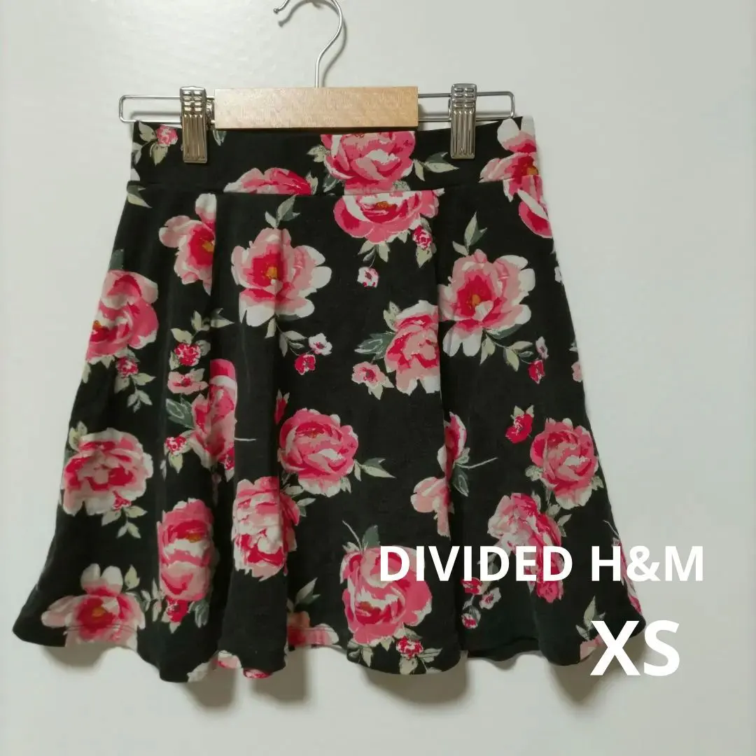 Thumbnail of Excellent Condition: DIVIDED H&M Flare Mini Skirt, Black/Pink Floral, XS