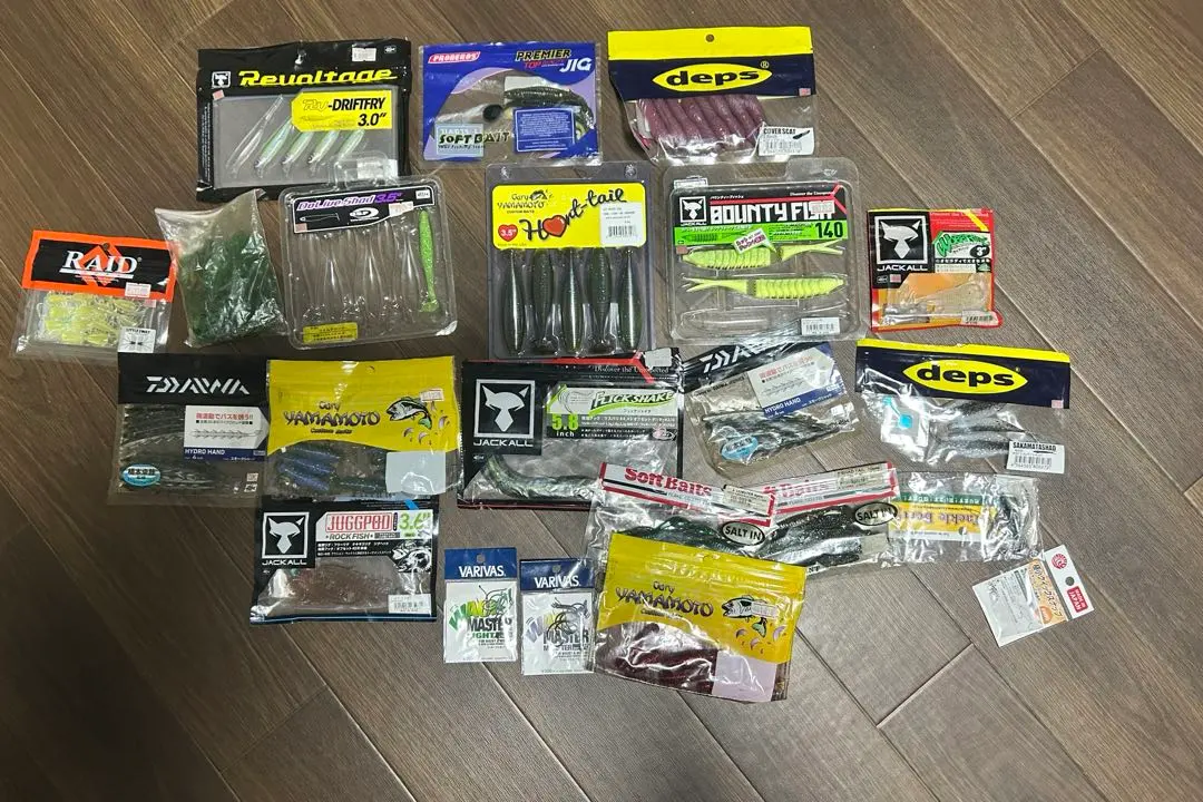 Thumbnail of Bass fishing retirement set - Worms