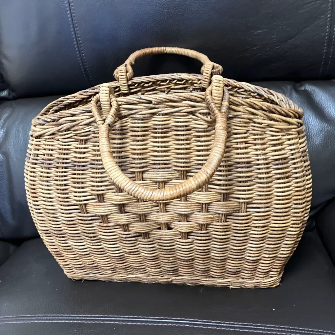 胡桃（くるみ）かご／弘前のみかみ工芸店で購入の中古品（難あり） 胡桃（くるみ）かご／弘前のみかみ工芸店で購入の中古品（難あり）