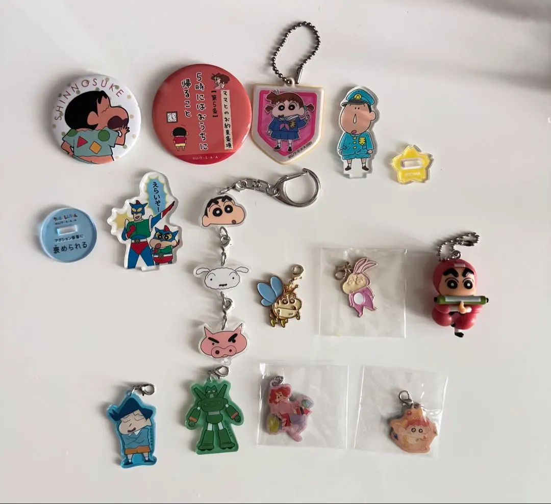 Thumbnail of Shinnosuke Goods Set: Badges & Mini Keychains