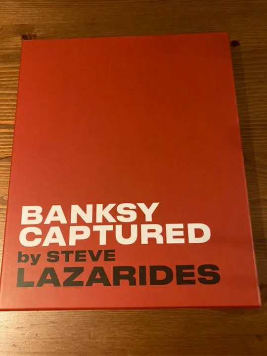 BANKSY CAPTURED 限定ボックス付き アーティスト・バンクシー本人をとらえた作品集が発売。”BANKSY