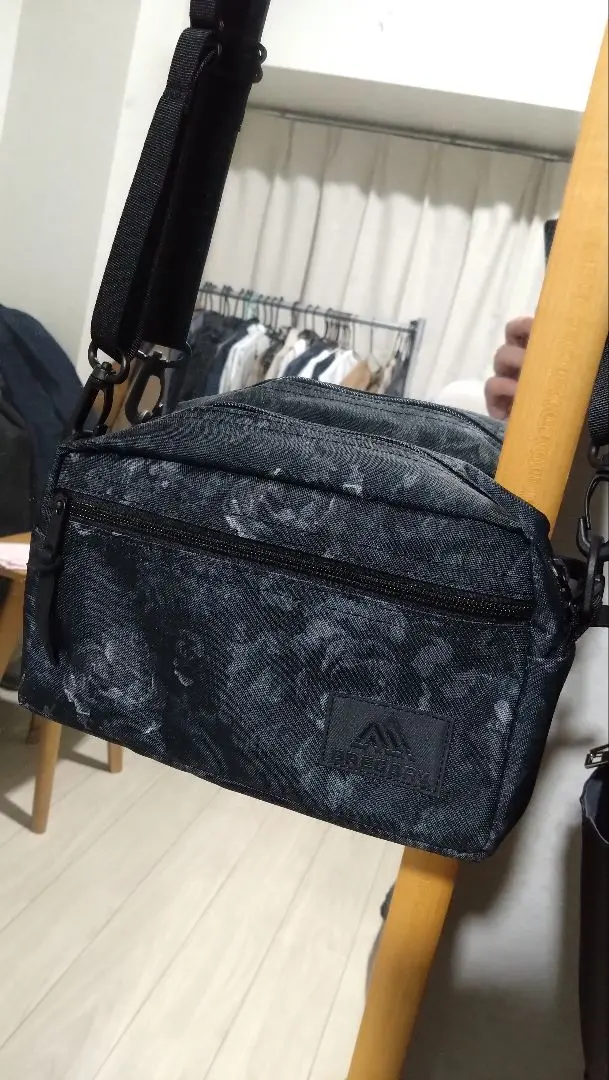 美品 グレゴリー パデッド ショルダー ポーチ M バッグ ブラックタペストリー グレゴリー GREGORY パデッドショルダーポーチM メンズ バック