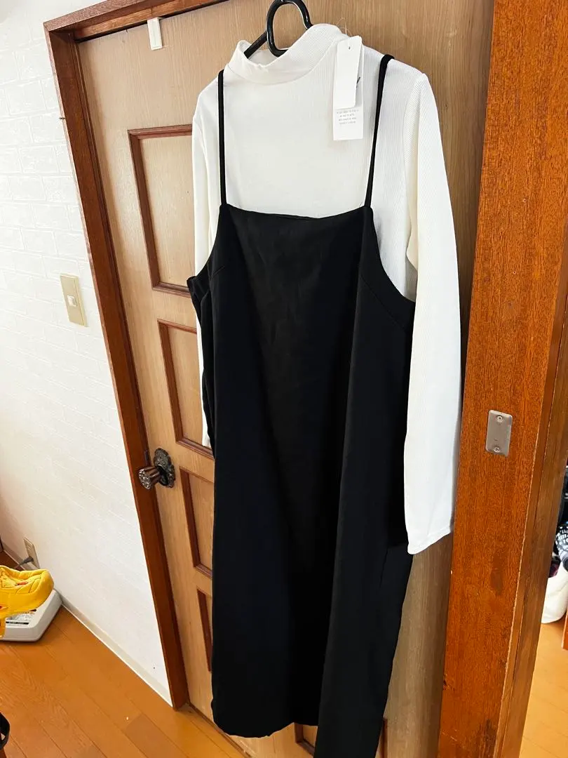 Thumbnail of White-based dress, LL size