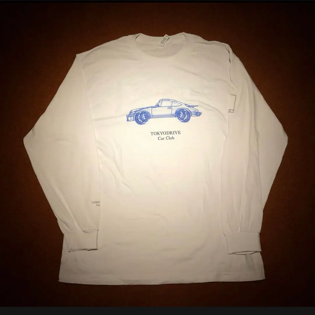 インパクトのあるロゴが魅力、TOKYO DRIVE CAR CLUBのアウター