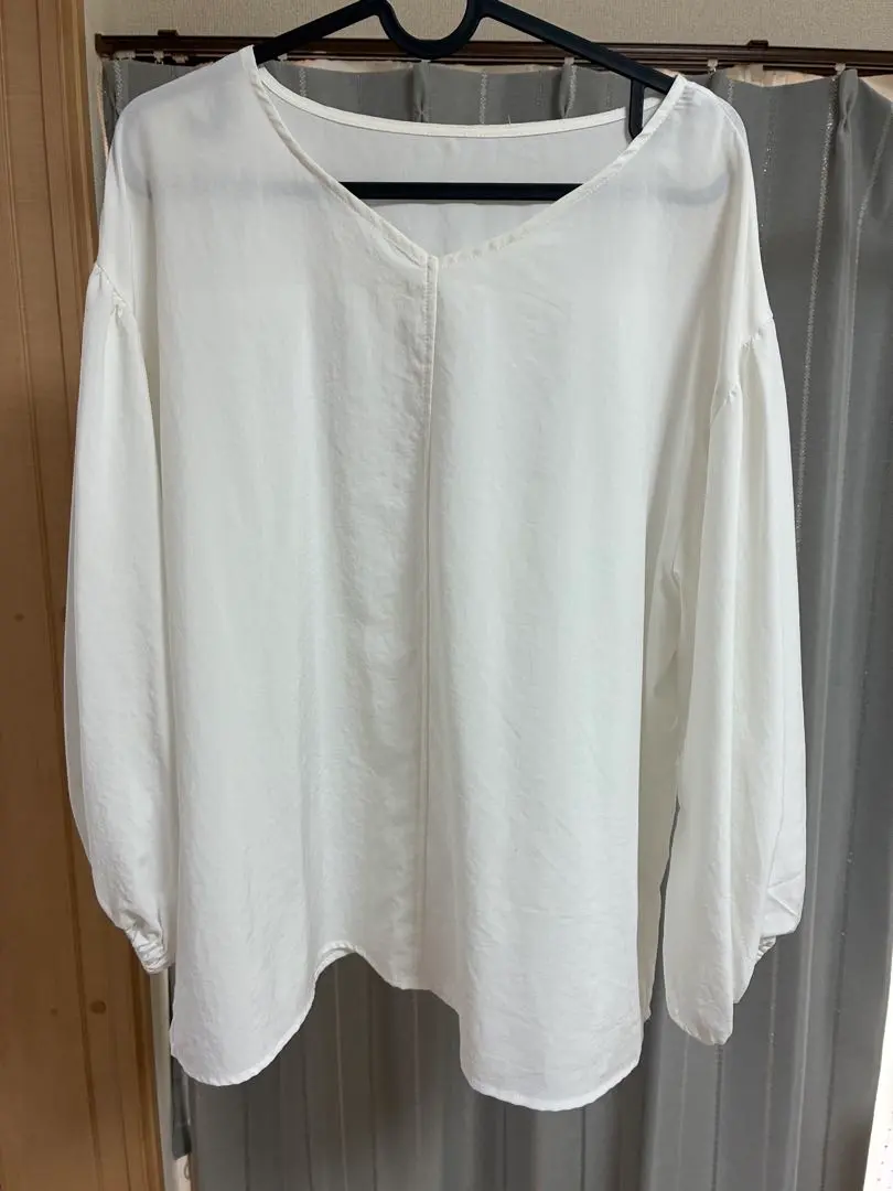 Thumbnail of Three-quarter sleeve white blouse