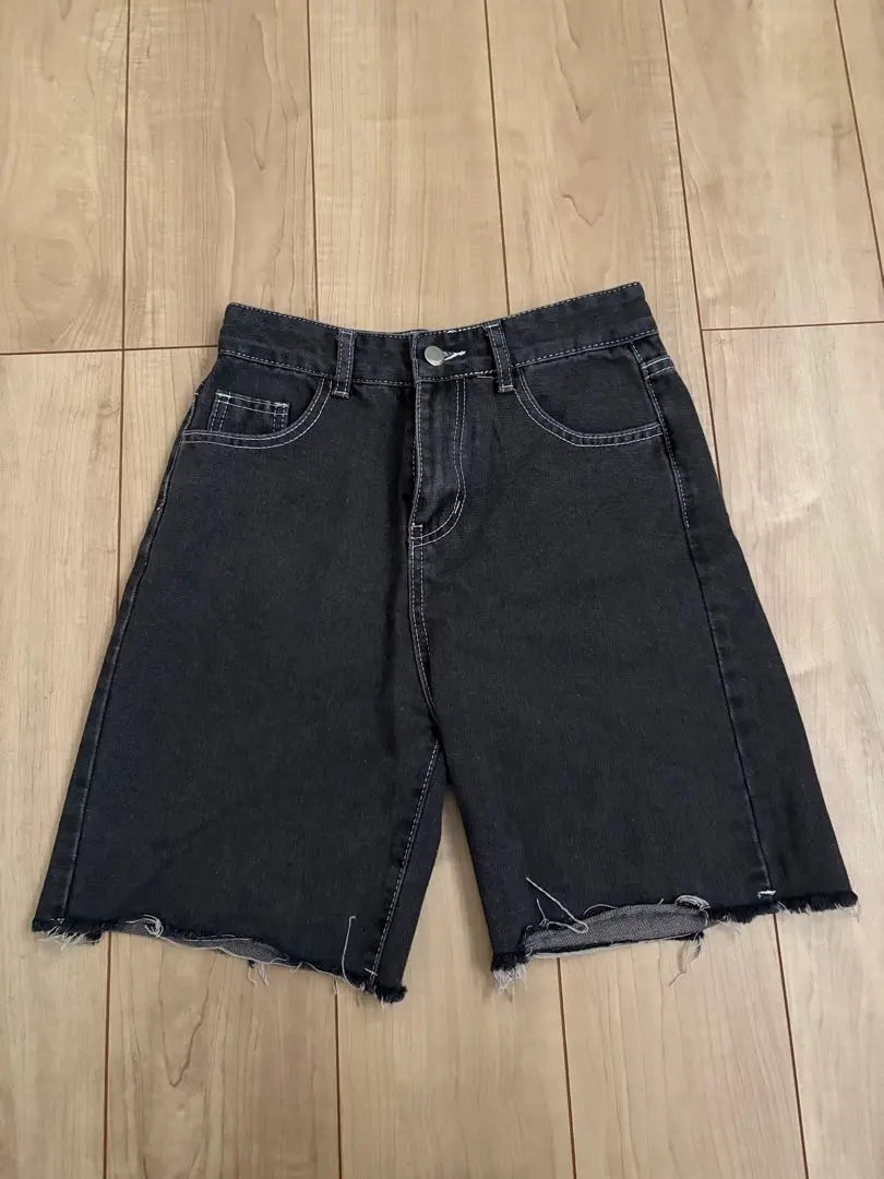 深灰色 牛仔 短褲 心形刺繡 的縮圖