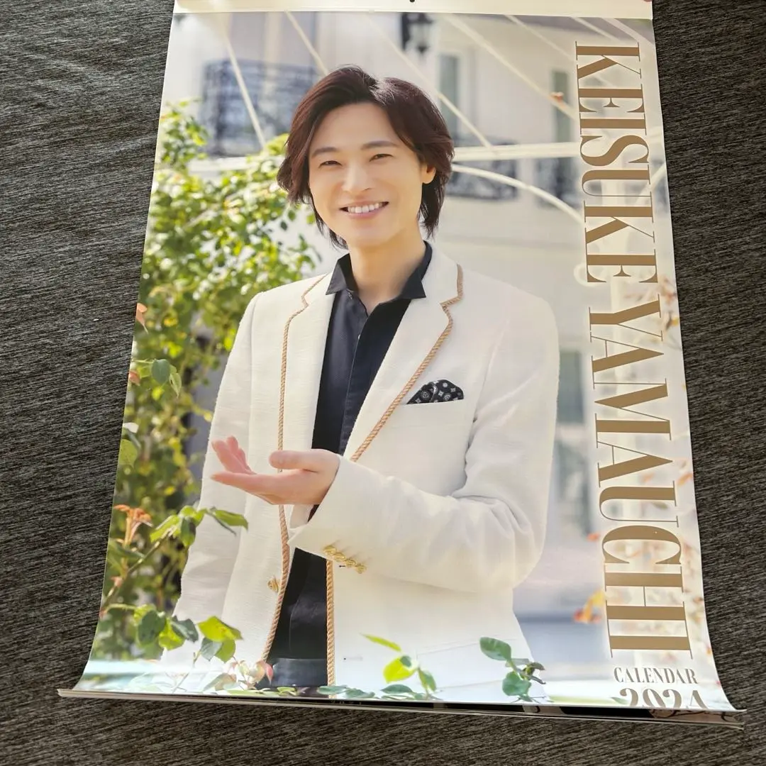 山内惠介 2025年 壁掛けポスターカレンダーB2 ✾山内惠介カレンダー2025 B2ポスターカレンダー - メルカリ