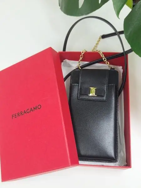 2025年最新】フェラガモ FERRAGAMO スマートフォンケースの人気