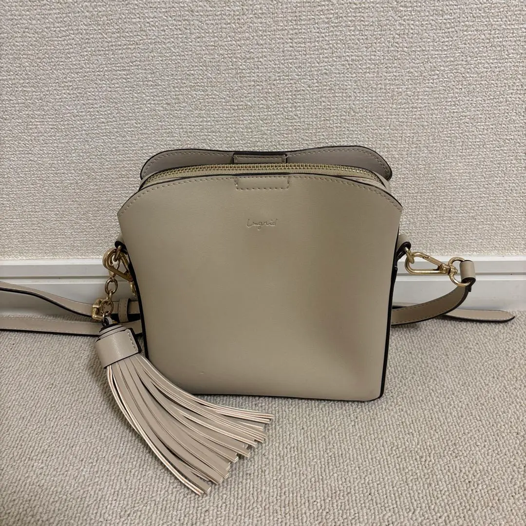 Thumbnail of Ungrid Smooth Big Tassel Shoulder Bag