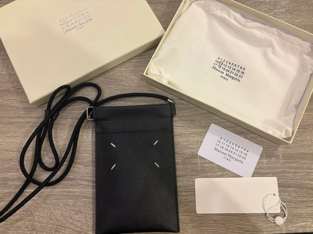 2025年最新】Maison Margiela カラー：ブラック系 スマホ