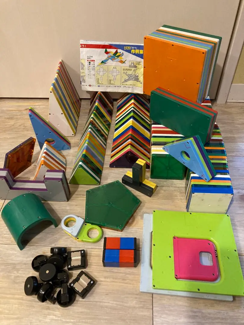 マグナタイル100piece People社 Amazon.com: MAGNA-TILES Classic 100-Piece Magnetic