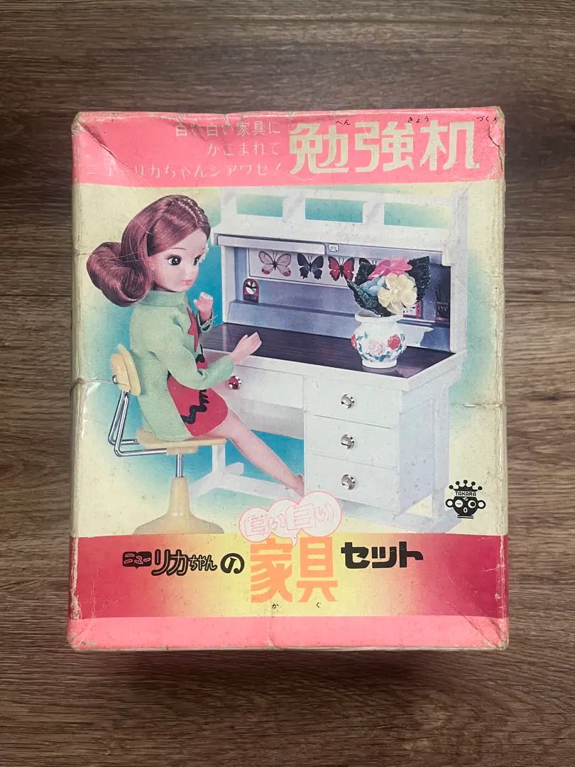 【新品】リカちゃん　学習机　白い白い家具セット　タカラ　未使用 楽天市場】美品 タカラ リカちゃん 白い白い家具 ダイニング