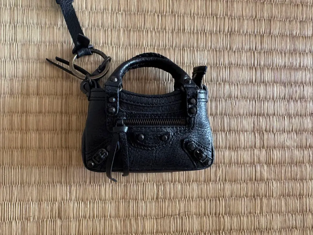 2025年最新】BALENCIAGA カラー：ブラック系 キーホルダー