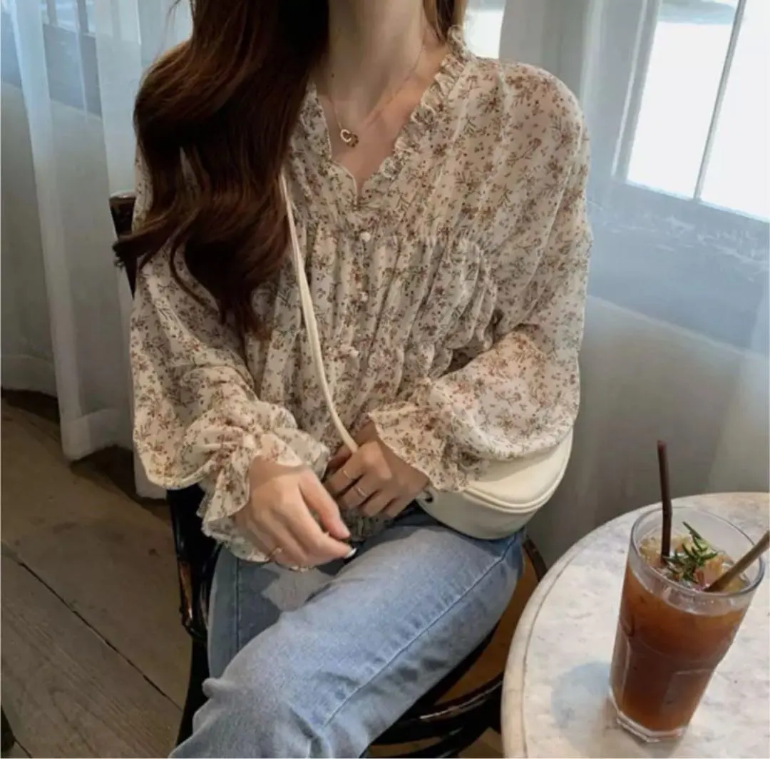 Thumbnail of Floral blouse, long-sleeved blouse, Korean online shopping