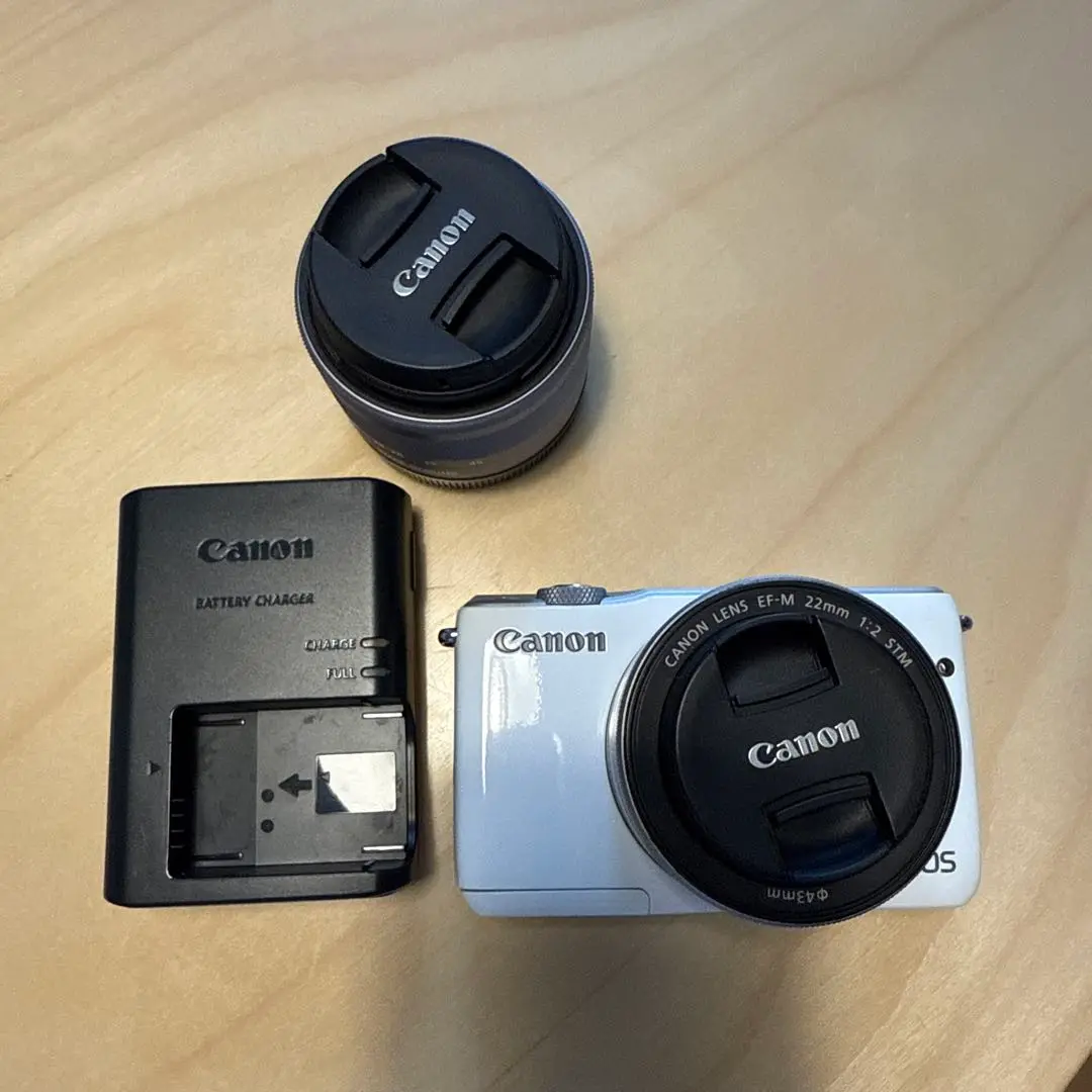 Canon EOS m10 グレー 望遠レンズ 単焦点レンズ付き Canon EOS m10 グレー 望遠レンズ 単焦点レンズ付き