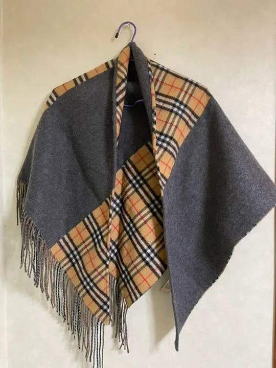【新品・未使用】 BURBERRY 三角ストール カシミア 100% 希少新品 BURBERRY （バーバリー）三角 ストール カシミヤ 100%