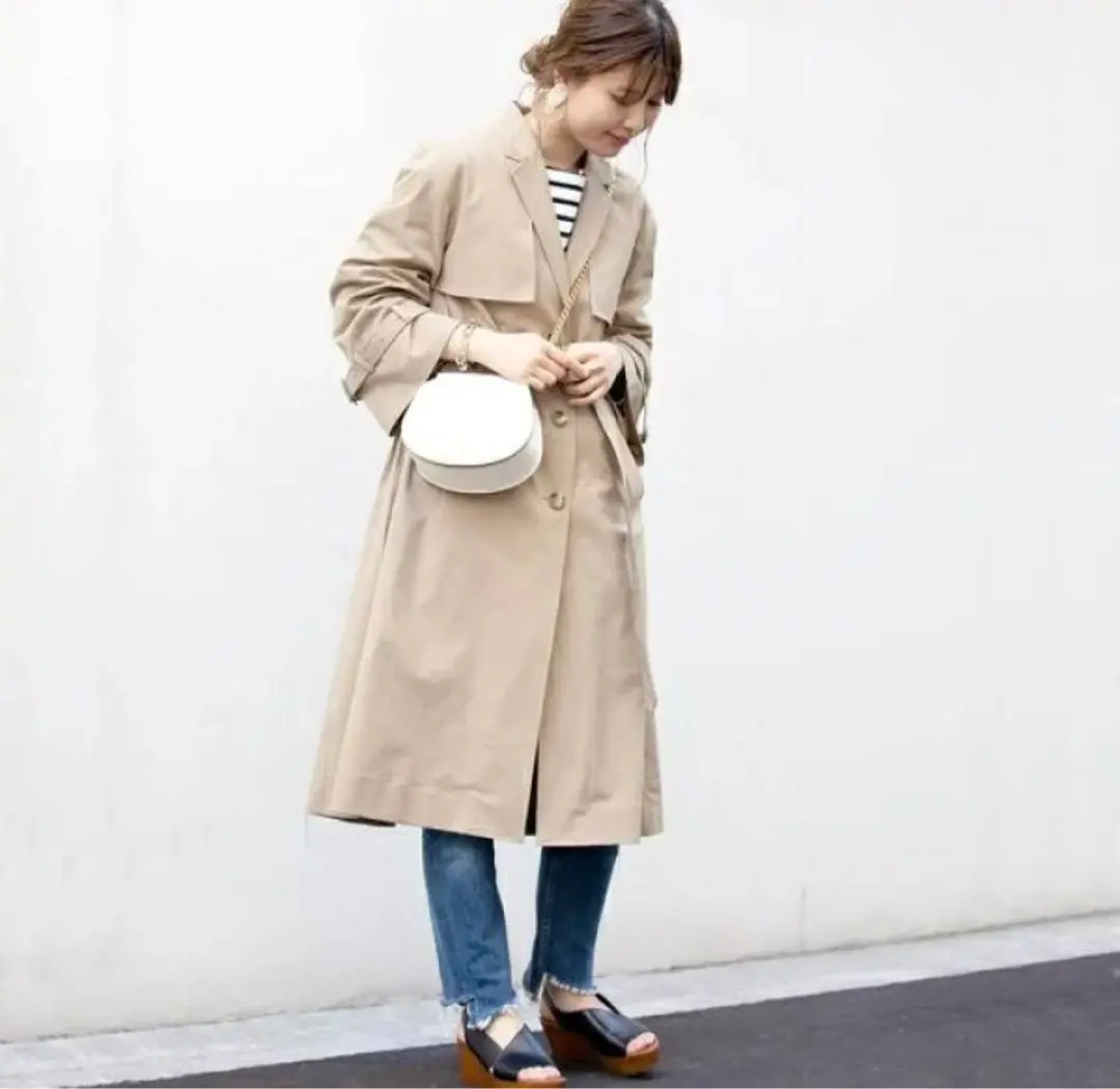 Khaju】ホワイト ロングコート サイドポケット付き。