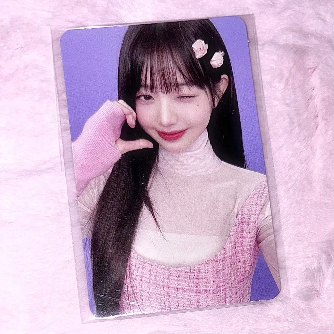 Thumbnail of IVE Wonyoung trading card (from Amuse)