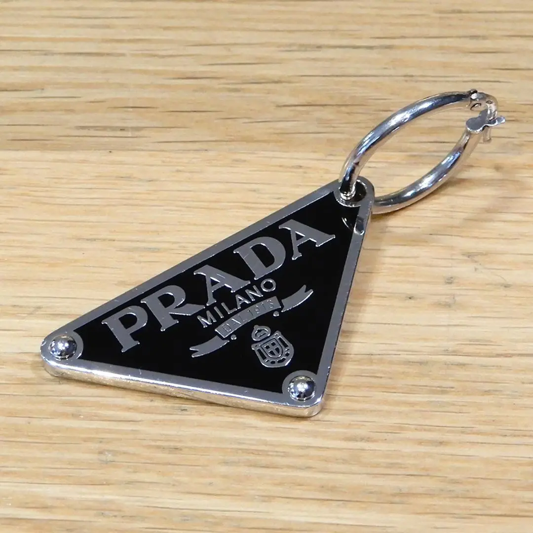 PRADA ピアス 片耳 PRADA プラダ ピアス 左耳用 - メルカリ