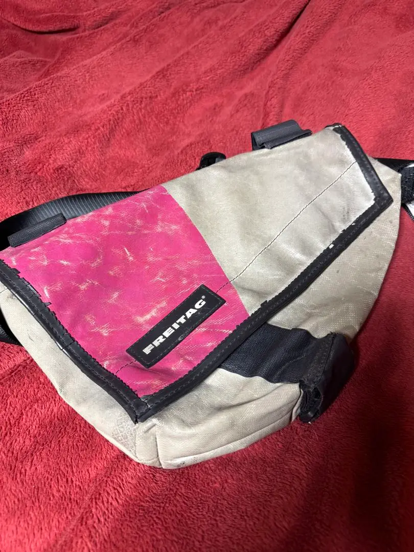 FREITAG KNIGHT Rider F31 RARE Model RED× BLACK Messenger