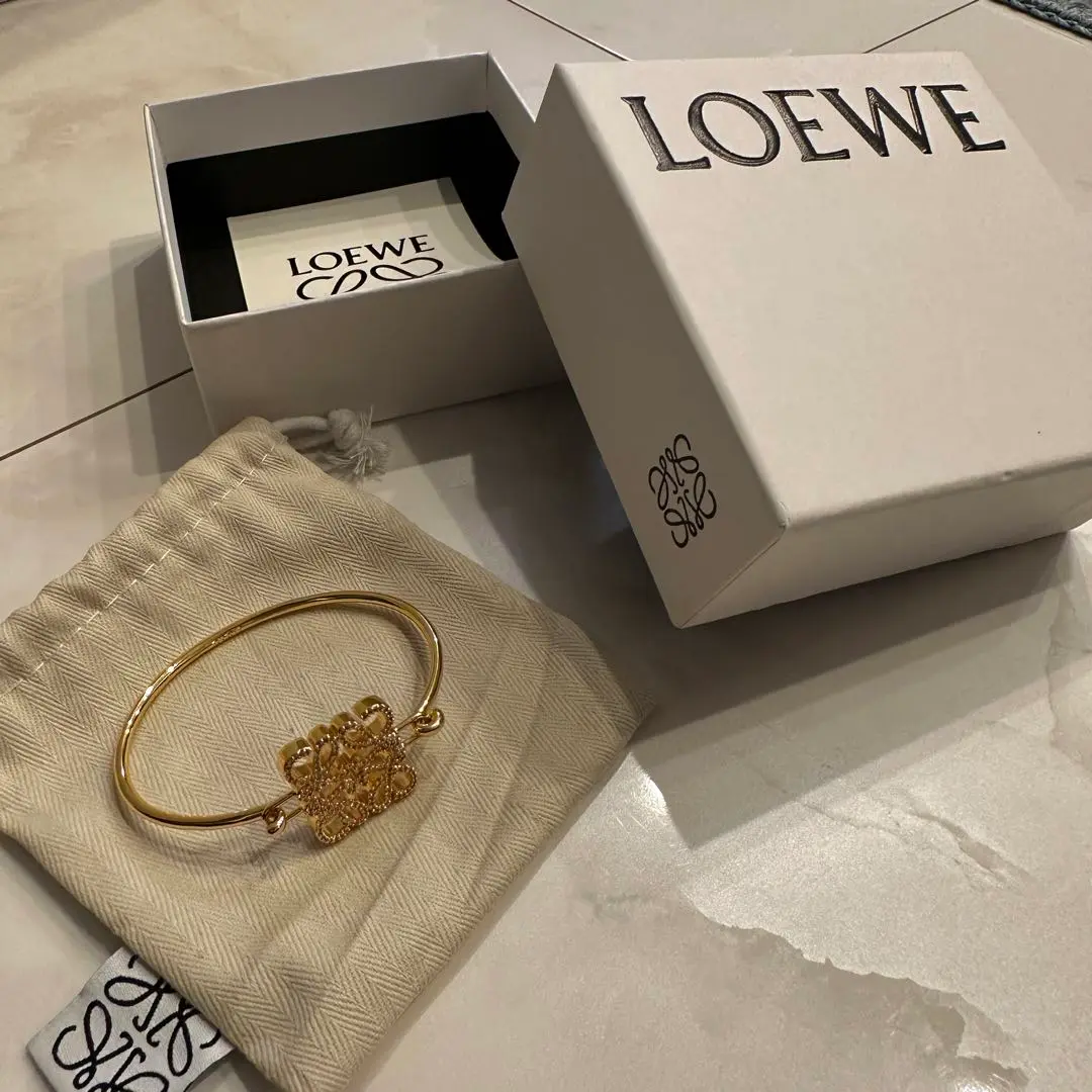 【美品】ロエベ　南京錠レザーブレスレット　LOEWE　バングル　箱付き 楽天市場】LOEWE ロエベ バングル J242240X42 レディース 2点