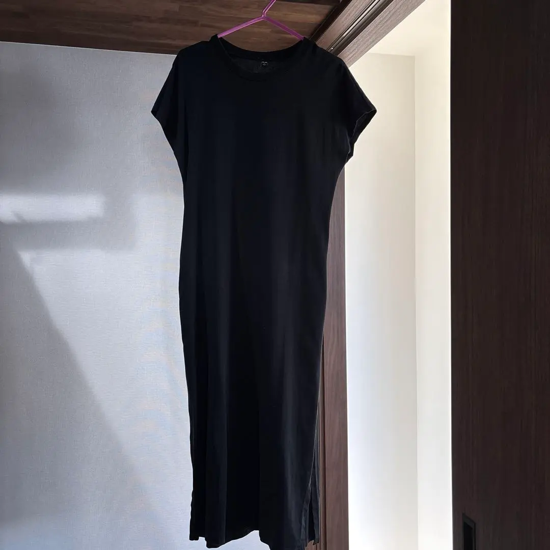 Thumbnail of Black Short Sleeve Long Dress UNIQLO